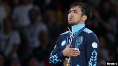 Бұзылған альт Бөлімдегі қынаптағы пенис