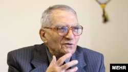 کریم مجتهدی، استاد فلسفه دانشگاه تهران بود