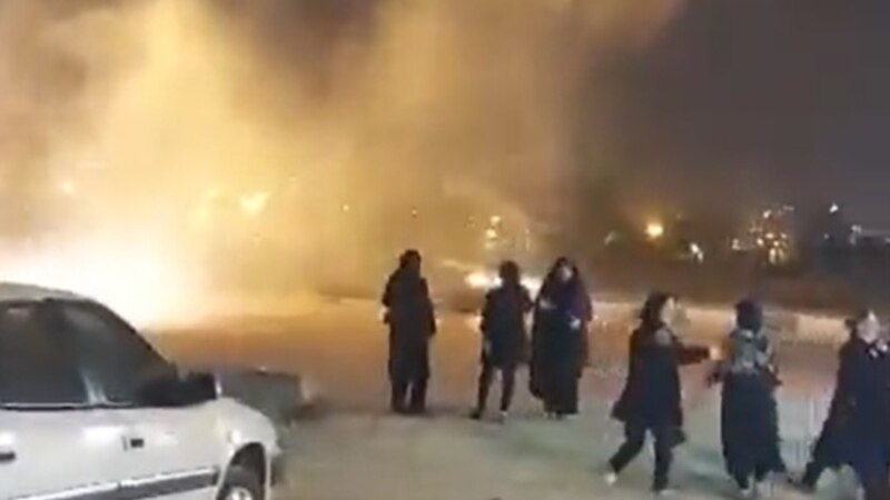 حمله نیروهای امنیتی به تجمع خانواده‌ها مقابل زندان قزلحصار با گاز اشک‌آور و ساچمه‌زن