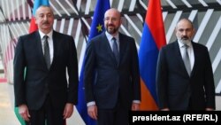 The talks between Armenian Prime Minister Nikol Pashinian (right) and Azerbaijani President Ilham Aliyev (left) are being hosted by European Council President Charles Michel.