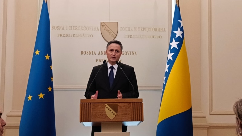 Bećirović poručio da Vučićevi spinovi ne mogu izbrisati genocid u Srebrenici