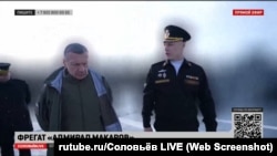 Володимир Соловьйов з командиром корабля «Адмирал Макаров», весна 2023 року