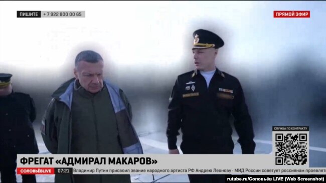 Володимир Соловьйов з командиром корабля «Адмирал Макаров», весна 2023 року