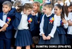 Față de alte țări studiate de ONU, unde oamenii suferă din cauza conflictelor, moldovenii sunt ținuți în sărăcie de lipsa educației.