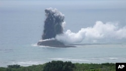 Новый остров Японии с моментом извержения вулкана