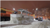 Зміцнення зупинки громадського транспорту бетонними блоками, Бєлгород, січень 2024 року