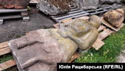 Кам'яні скульптури з фронтової Донеччини. Дніпро, червень 2024 року