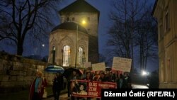 Žene iz Bihaća su poručile kako su šetale kroz grad da bi skrenule pažnju na nasilje nad ženama u BiH.