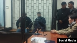 Канатбек Ашырбаев и Турсунбай Шарапов в зале суда, фото взято из Интернета. 31 октября 2023 г.