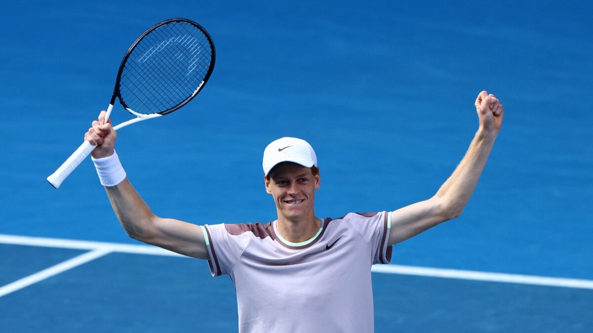 Като дете той се занимава със ски и футбол, но