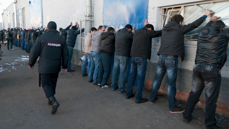 Полиция в России получит право выдворять мигрантов