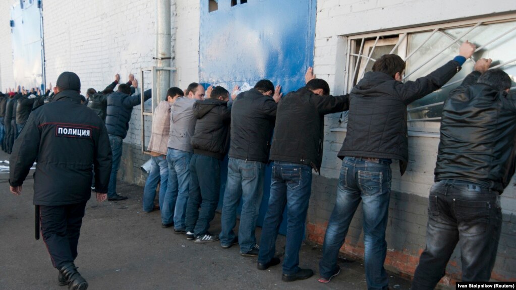 Занозании гурӯҳии муҳоҷирони тоҷик ва узбек дар Санкт-Петербург