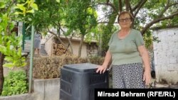Samija Grbić pored kompostera u svojoj bašti u zaseoku Vrba, naselja Gnojnice kod Mostara