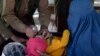 باشنده گان مناطق دور افتادهٔ افغانستان از عدم دسترسی به واکسین های اطفال شکایت دارند 