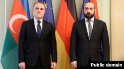 Azerbaijani Foreign Minister Ceyhun Bayramov (left) and Armenia's chief diplomat meet in Berlin on February 28.
