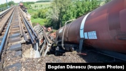 Pe Căile Ferate Române, accidentele se înmulțesc, iar trenurile sunt din ce în ce mai bătrâne. În imagine, accident feroviar la Cârcea, Dolj, 12 august 2018. 
