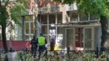 Nastava u školi "Vladislav Ribnikar" u Beogradu, nastavljena je u ponedjeljak, 22. maja, 19 dana nakon tragedije. Policija je stajala ispred škole.