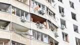 Последствия авиаудара по многоэтажному жилому дому в Харькове 14 мая.