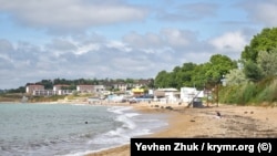 Пляж Учкуевка в аннексированном Севастополе. Крым, архивное фото