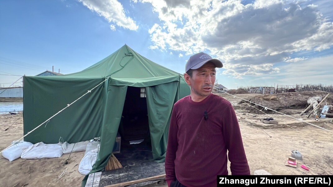 Порно с үлкен мүшесі енгізілген пизду Алабай әйелдерді трахает