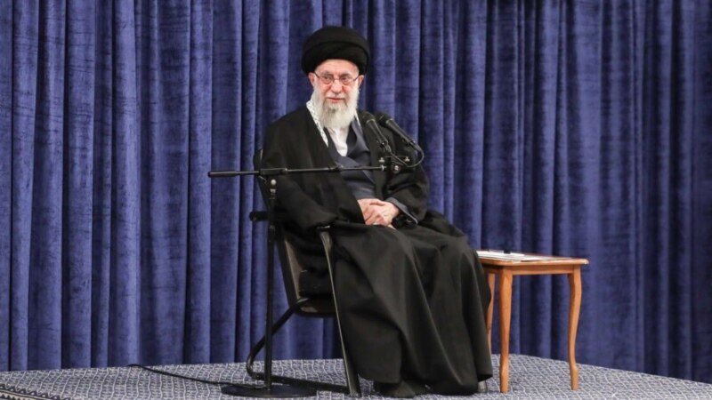 خامنه‌ای از دولت و قوه قضائیه خواست در برخورد با «چالش حجاب» به مسئولیت خود عمل کنند