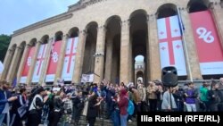 Tbilisidə parlament qarşısında Rusiyaya birbaşa uçuşlara etiraz aksiyası