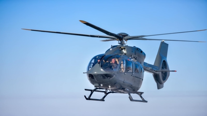 МЧС прокомментировало приземление их вертолета близ пляжа на Иссык-Куле