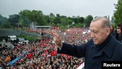 اردوغان پرون د ورځې ناوخته داسې مهال په دوdم ځلي انتخاباتو کې د خپلې بریا اعلان وکړ چې د رایو شمېرلو بهیر لا بشپړ شوی نه و.
