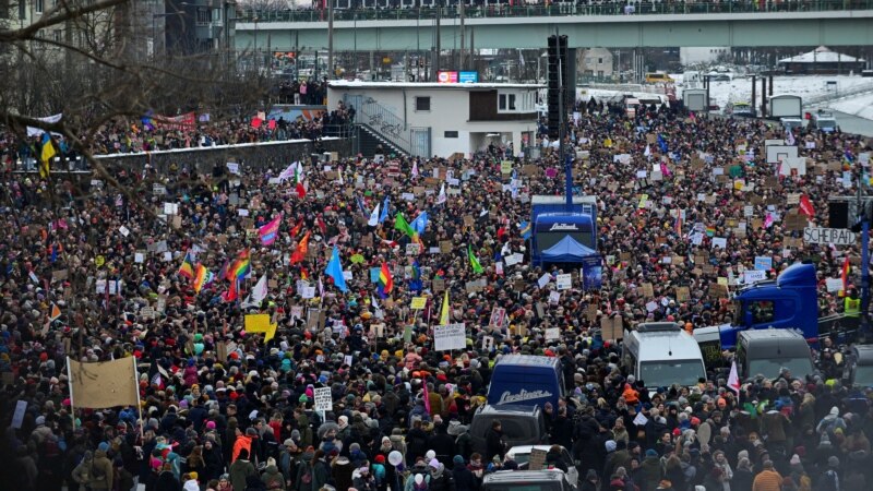 صدها هزار نفر در شهرهای آلمان در اعتراض به گروه‌های راست افراطی تظاهرات کردند