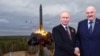 Rusia va amplasa, din iulie 2023, arme nucleare tactice la nord de Ucraina, în Belarus, a anunțat președintele rus Vladimir Putin într-o discuție cu președintele belarus Alexandr Lukașenka (foto colaj, Radio Svoboda, RFE/RL)