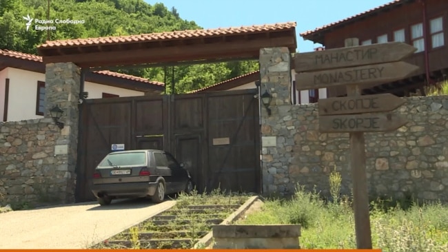 „Македонско село“ под клуч, без стопани, без посетители