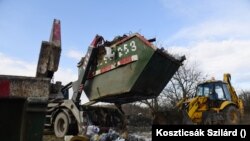 Illegális hulladéklerakat felszámolása Vácrátót határában 2021. január 14-én (képünk illusztráció)