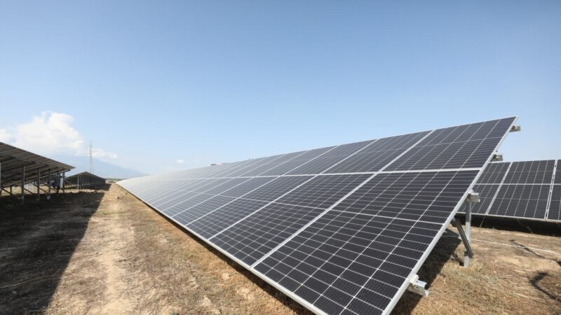 Инвестициите во соларна енергија доведоа до рекордно низок увоз на струја 