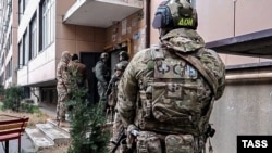 ФСБ проводят задержание подозреваемых. Россия, иллюстративное фото