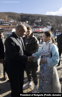 Predsednik Bugarske Rumen Radev u Prizrenu, gde se, kako je rekao, sastao sa predstavnicima bugarske zajednice, kao i sa njihovim udruženjima. Stanovnici područja Gore, Župe i Podgore učestvovali su na sastanku, 23. decembra 2023.