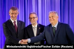 Андрей Бабіш та Віктор Орбан (крайні зліва і справа)