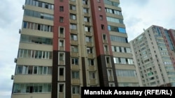 Ақкентте "өрт шықты" делінген 16 қабатты тұрғын үй. Алматы, 2 тамыз 2023 жыл.

