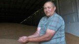 Viktor Tsvyk exportă în mod normal până la 90% din recolta sa prin portul Odesa, în sudul Ucrainei. Deși recolta din acest an este cu 20% mai mare decât cea de anul trecut, ceea ce ar fi fost un avantaj pe timp de pace, pe timp de război, costurile logistice exorbitante și blocada Rusiei asupra porturilor ucrainene de la Marea Neagră au făcut ca transportul de cereale să fie costisitor.