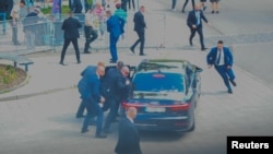 Premierul Slovaciei, Robert Fico, a fost a fost împușcat și rănit grav pe 15 mai într-o tentativă de asasinat, în orașul Handlová, unde a participat la o ședință guvernamentală. Gărzile de corp l-au urcat în mașină și evacuat abia după ce luase mai multe gloanțe.