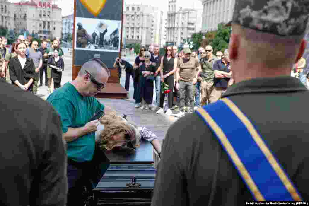 Церемонія прощання із загиблим Пітером Фуше відбулася на майдані Незалежності в Києві