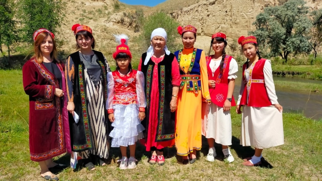 Қара әйелдер қалпақтарының фотосы