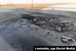 Пошкоджений обстрілом Чонгарський міст, що з’єднує окупований Росією український Крим із материковою Україною, 22 червня 2023 року