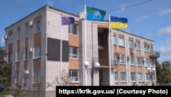 Здание поселкового совета в Кирилловке до российского вторжения