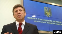 Голова Центральної виборчої комісії Сергій Ківалов, 2004 рік