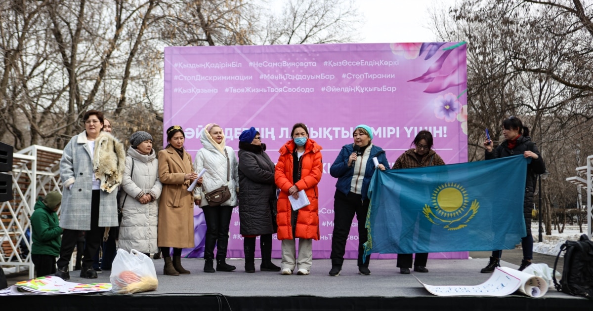 Үйленген жезөкшелердің секс фотосуреттері Жетілген нәзік қолдар