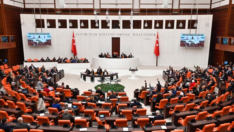 Parlamenti turk miraton anëtarësimin e Suedisë në NATO