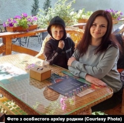 Олексій Бондар з мамою Іриною