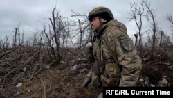 Украинский военный в окрестностях Клещеевки, населённого пункта рядом с Бахмутом