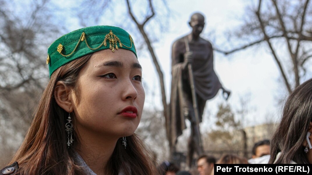 Олар Real Boys-тен Машаны сиқырлайды Жарнамалық медиадағы порно видео