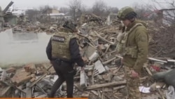Украинската полиција се обидува да го одржува редот во местата во близина на фронтот
